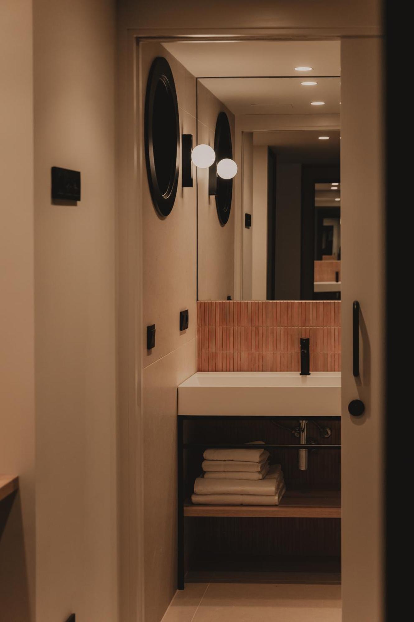 Pau Suites Ла-Віла-Джойоза Екстер'єр фото