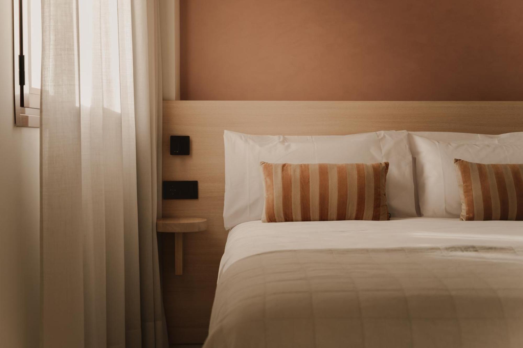 Pau Suites Ла-Віла-Джойоза Екстер'єр фото