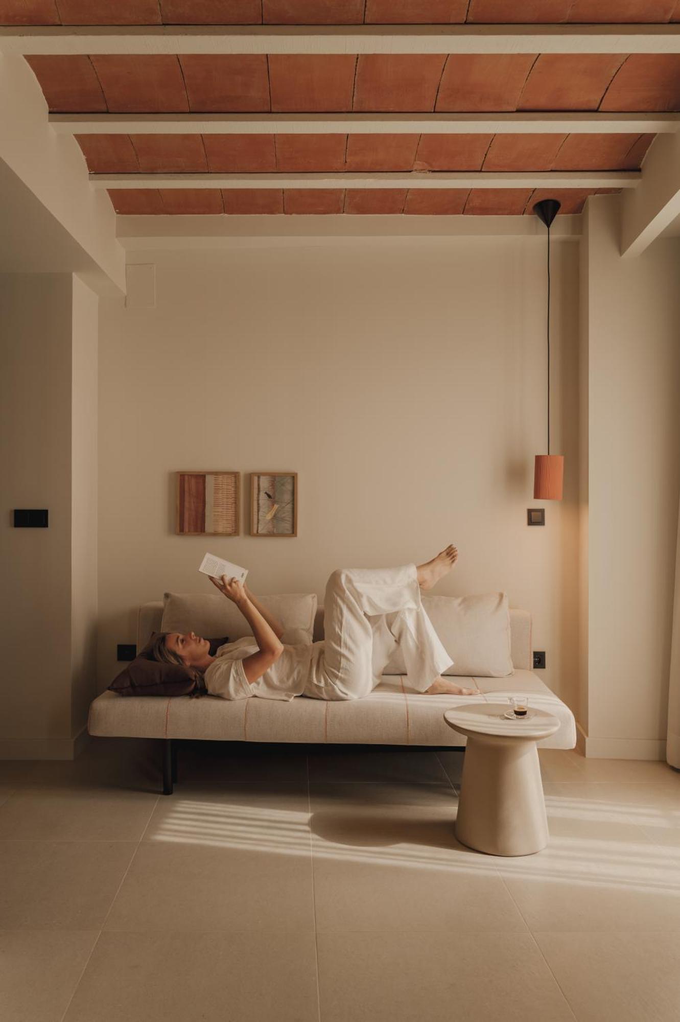 Pau Suites Ла-Віла-Джойоза Екстер'єр фото