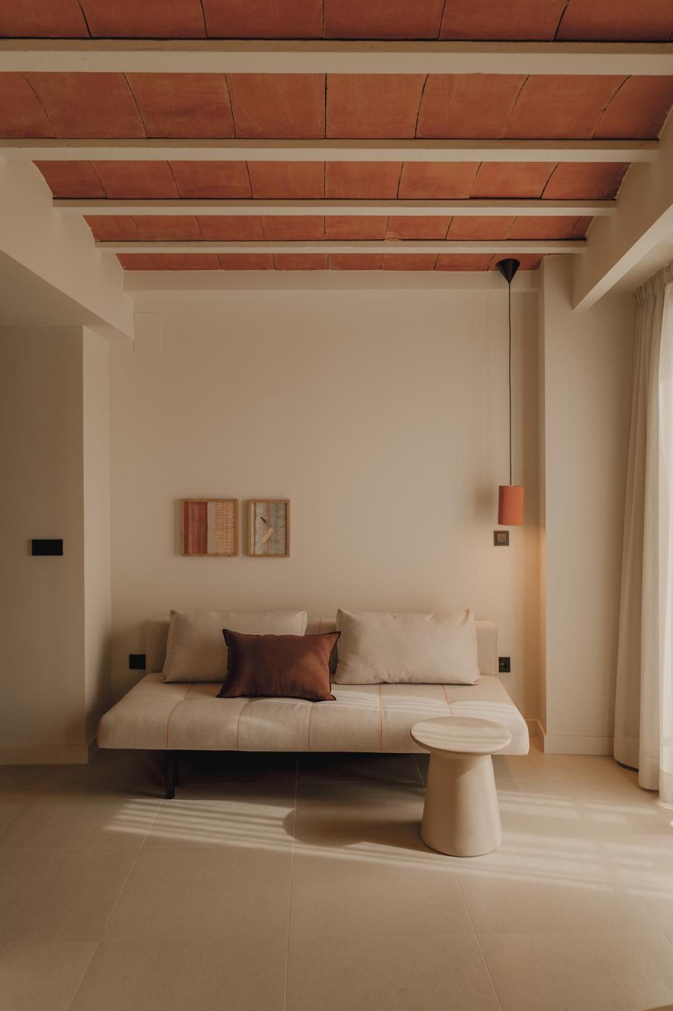 Pau Suites Ла-Віла-Джойоза Екстер'єр фото