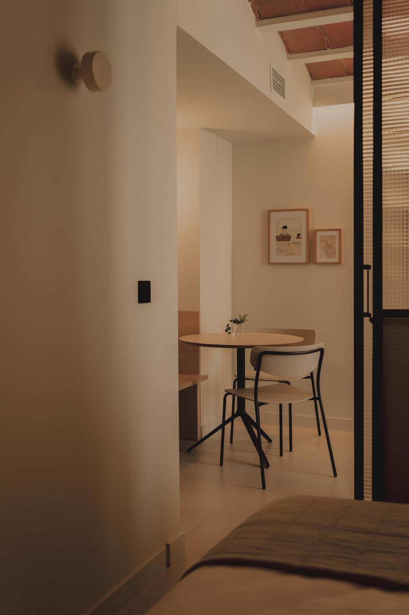 Pau Suites Ла-Віла-Джойоза Екстер'єр фото